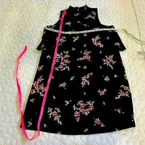 Apt‎ 9 Dress Size Large  Black Floral With Ruffle Detail -Size Small